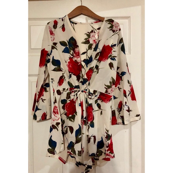 ‼️LAST ONE‼️♣️PLUS SIZE♣️Long Sleeve Floral Romper - Picture 4 of 4